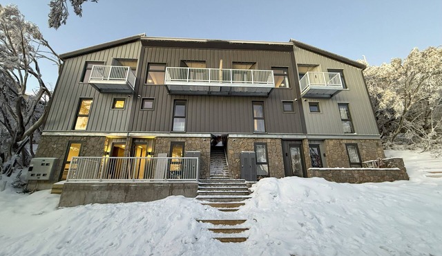 5min Walk to Lift 3BR Luxe Chalet with Views & Fire