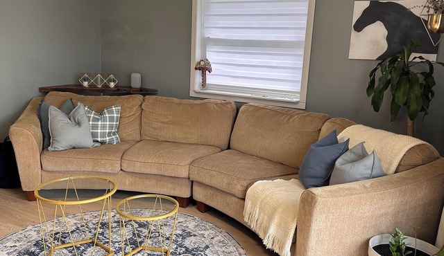 5min walk to St. Marys Golf & Country Club. nFamily & Pet Friendly bungelow.