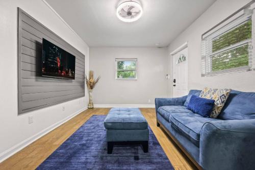 5mins to Mercedes-Benz Stadium +Parking