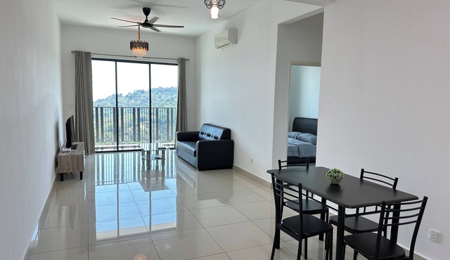 5mins to Penang airport.Charming 3-bedroom condo.WiFi in delightful Bayan Lepas