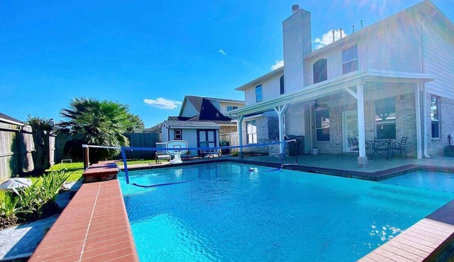 5minutes direct to Kemah with the beaches and countless seafood restaurants