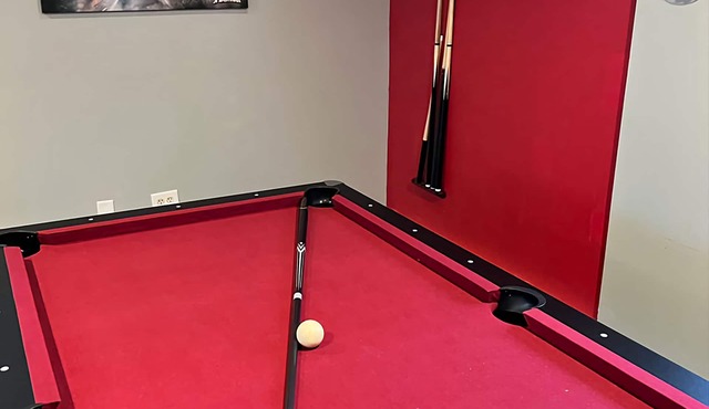 5Minutes to Kalahari - HolidayChaletPA walk to lake poker/pool table games.