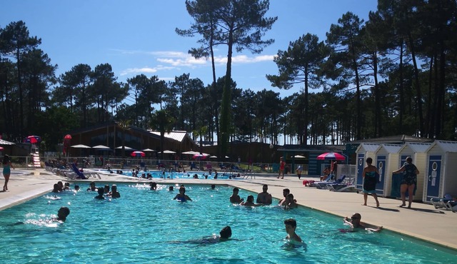 5mn from the beaches, mobile home in a modern 3 * campsite in the Landes forest