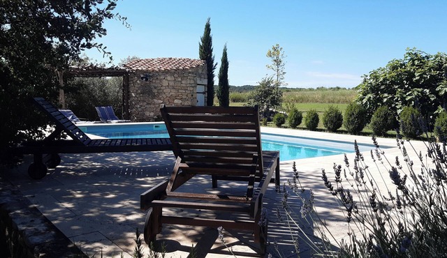 5mn from Uzes, air-conditioned gîte in the heart of the vineyards