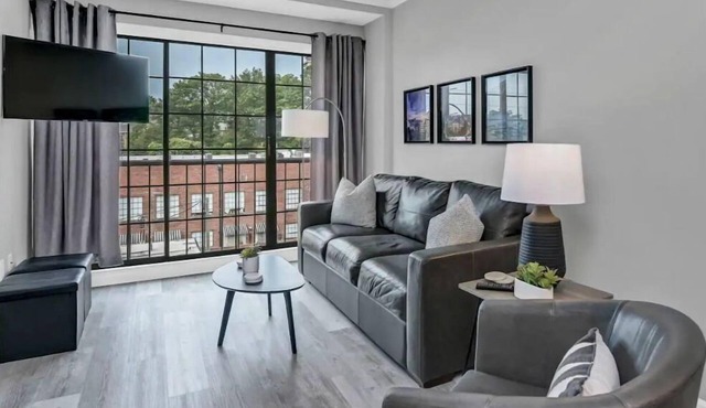 5pts Penthouse - Walk to USC & Downtown - Near Ft Jackson