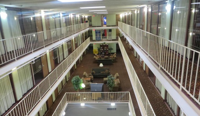 5th Avenue Inn & Suites