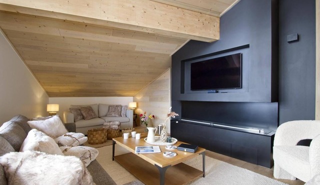 5th floor, fitness, swimming pool, sauna, hammam, balcony, fireplace or stove, tv, ski locker, 143m²
