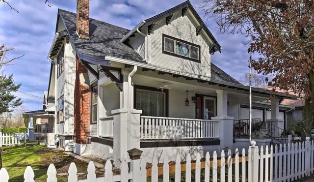 5th St Bungalow - Historic Charm Near 3rd St
