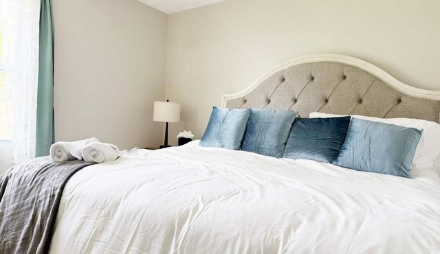 5th Street Retreat - KING 1BD/1BA Apt in Henderson