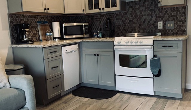 5th Villa to Beach Remodeled for 2021- Steps to Open Beach SLEEPS 6
