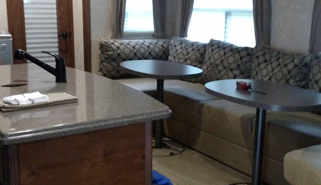5th Wheel, Delivered to YOUR DREAM LOCATION in the GSMNP! Stay in the ACTION !