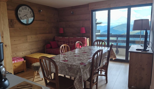 6-8 person apartment at the foot of the slopes in Peyragudes on the Les Agudes side.