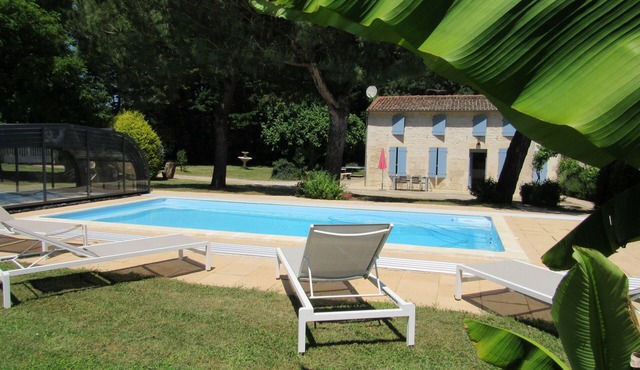 6-8 person country house with pool