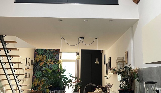 6-8 person duplex apartment 15 minutes from the beach