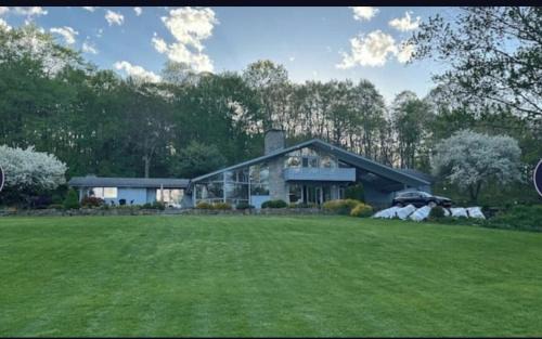 6 Acre Luxury Oak Manor 3 ensuite bedrooms
