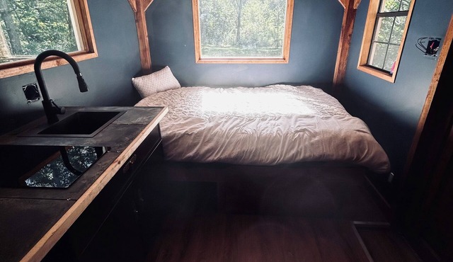 6 acre private nature retreat glamping cabin.