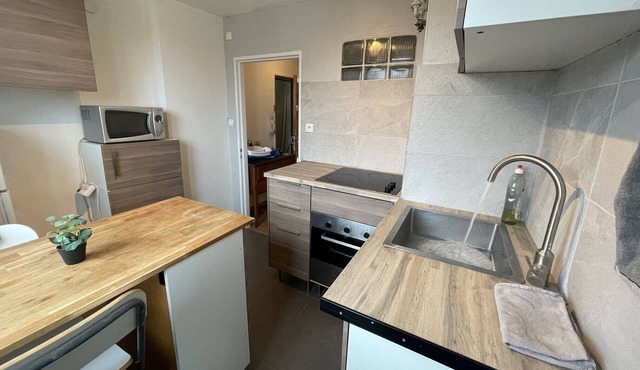 #6 Agréable 2 Pièces au Dernier Étage D'un Immeuble Très Calme du Neudorf