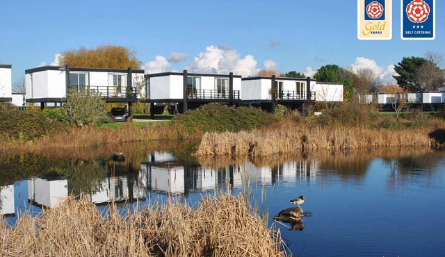 6 Avocet Quay - a lodge/cabin that sleeps 4 guests in 2 bedrooms