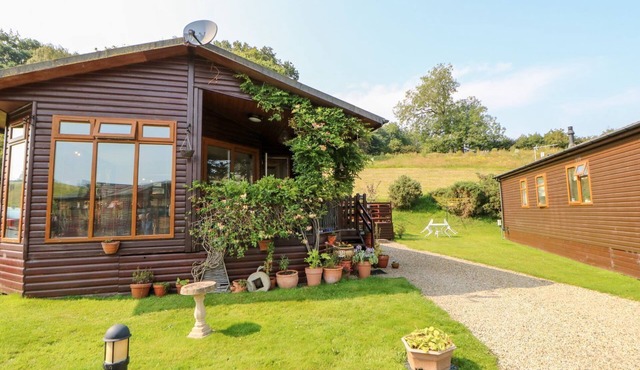 6 BADGERS RETREAT, pet friendly, with hot tub in Richmond