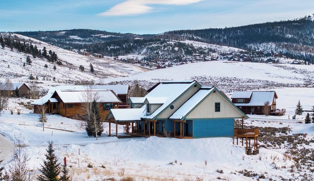 6 BDR + Bonus Room, 12 BDS, Hot Tub, Cinema, Skiing, Golf!