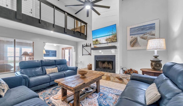 6 bdrm, 4 bath , Sleeps 18 , hot tub, 45 yrds 2 Beach