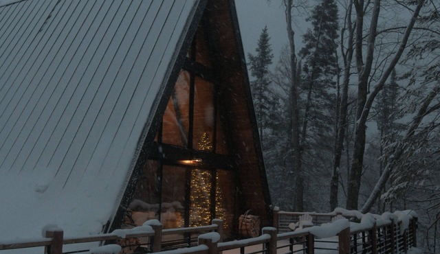 6-bdrm 5.5 bath aframe cabin-private trails, hot tub, sauna, woods Boyne City,MI