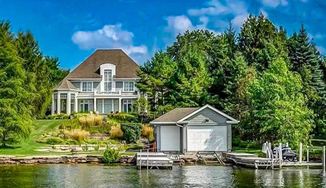 6 Bdrm 6 Bath Lakefront cottage on Balsam Lake