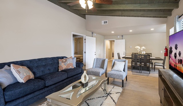6 BDRM Home, Big Backyard, Outdoor Deck & 🏀 Court