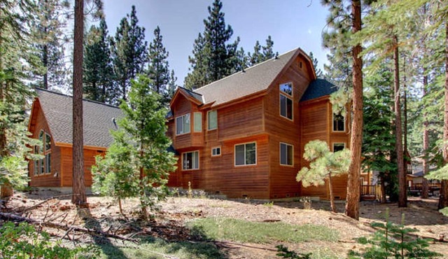 6 BDRM/Indoor Pool/WIFI/Home Theater/1 Block From Hiking Trail/Easter/April Spec