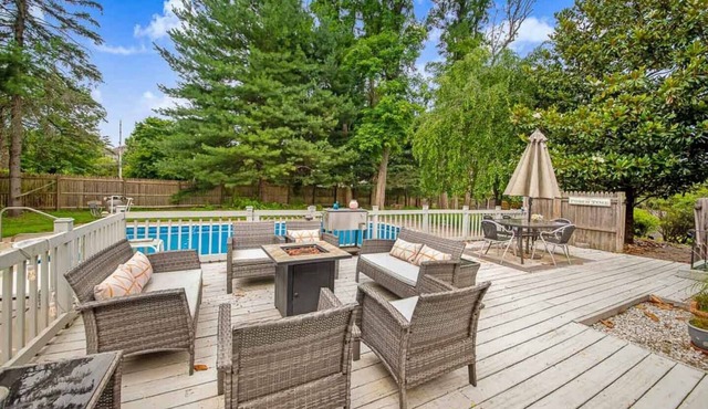 6-Bdrm Oasis Private Pool, Sesame Place, Princeton