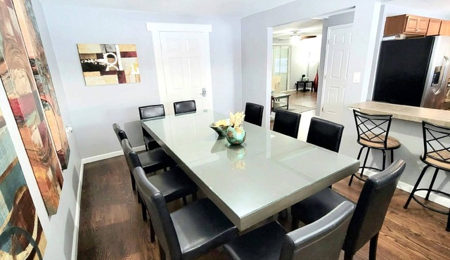 6 bdrms-2 Kitchens-Patio & SUNROOM - Easy Access to Red Rocks and Downtown!