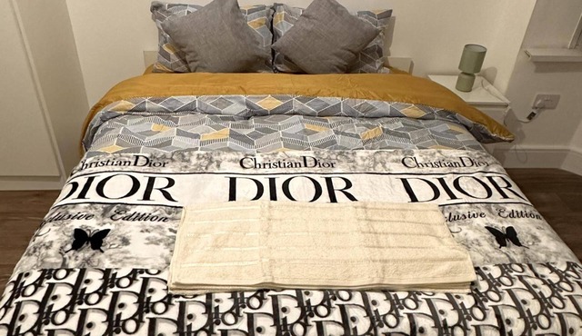 6-bed 3-bath Home - Sleeps 14 & Free Parking