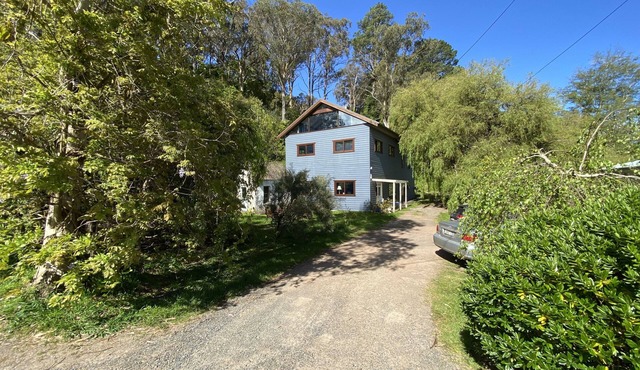 6 Bed, 4 Bath, 3 Level Renovated Barn, 1400m to Bowral Centre, 320m2, Peaceful