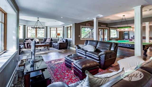 6 bed 4 bath cottage on Lake Muskoka, Private, Boathouse, Hot tub!