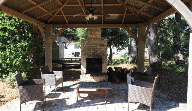 6 Bed/4 Bath whole house duplex, minutes from golf, restaurants, and the beach!