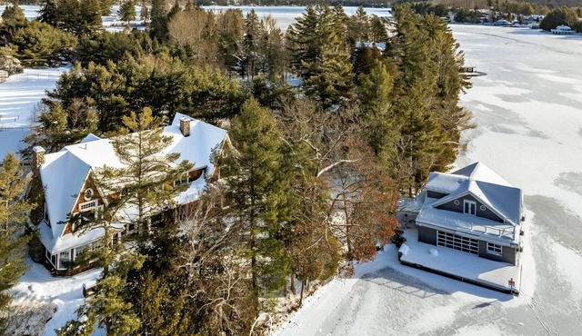 6 bed 6 bath cottage on Lake Joseph