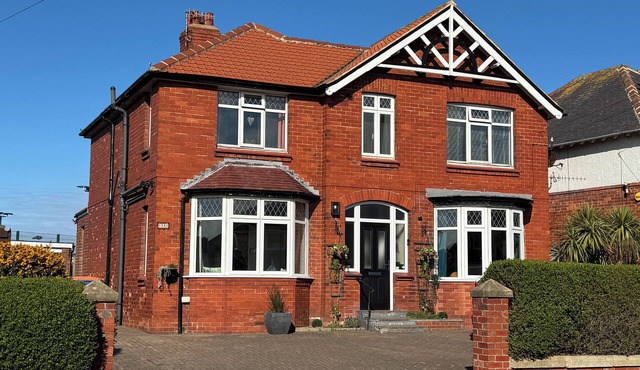 6 Bed/6 Bath/Sea Views/Garden/Parking/Sky Sp/HotTub hiren4 NIGHTS FOR PRICE OF 3