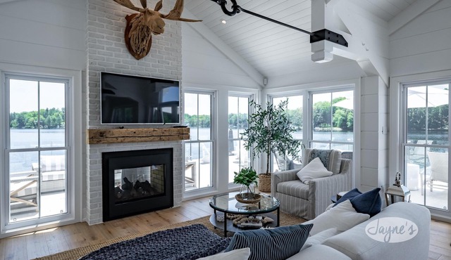 6 bed 8 bath cottage on Lake Rosseau