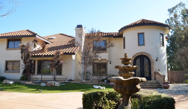 6 Bed 8 Bath estate in Claremont with fitness room, basketball, tennis