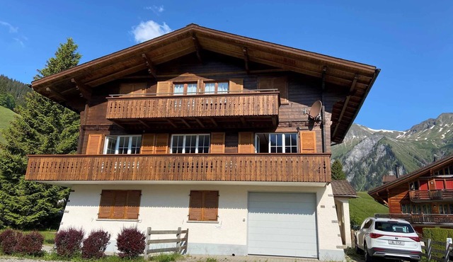6 bed apartment, located in a quiet area.