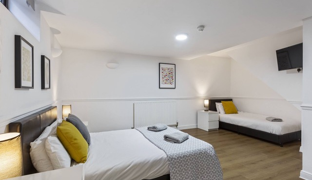 6 Bed Basement Room with Free Parking and Wi-Fi