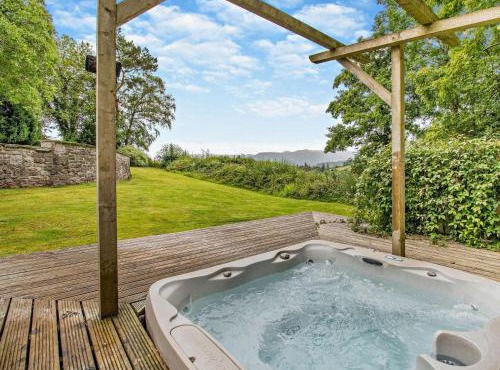 6 Bed in Brecon oc-bn171