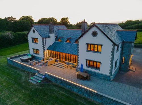 6 Bed in Higher Clovelly 91361