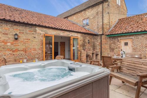 6 Bed in Three Holes oc-t31855