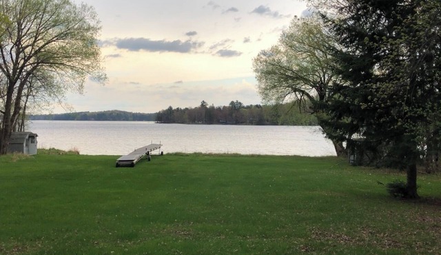 6 bed lake home on 2 acres with 217 ft of lake shore. Boat rentals!