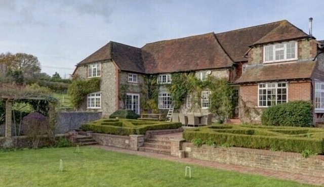 6 bed rural property with pool & tennis court
