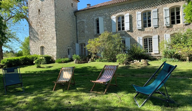 6 bedroom cottage with playroom for children and teenagers. Pets allowed.