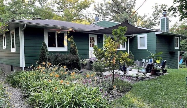 6 Bedrm/3 Bath Spring Retreat, Hot Tub, Fireplace