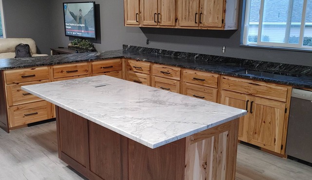 6-bedroom, 3 bath house with AC, WiFi. 30 min to ski slopes. 3 hrs to Zion.