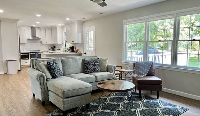 6 Bedroom, 3 Bath Remodeled House in Quiet Neighborhood. 10 min to WF University